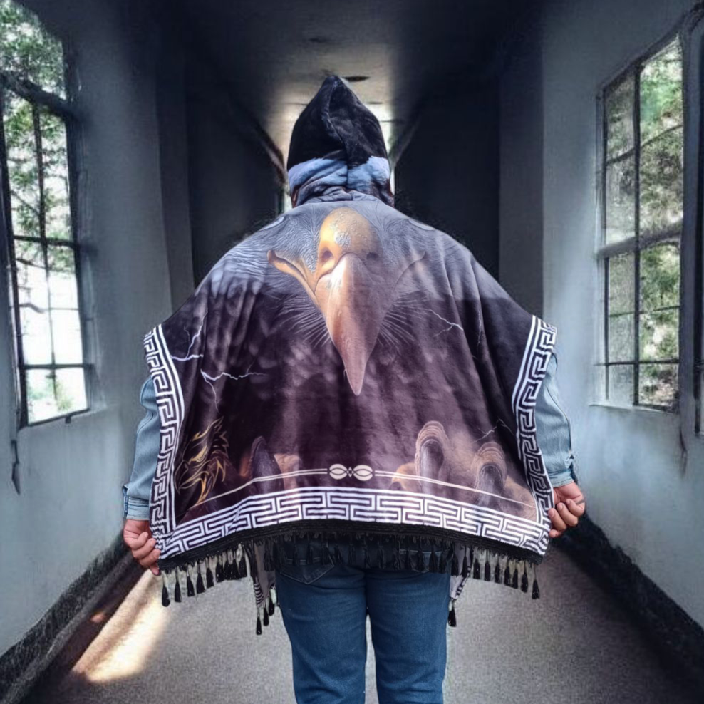 Exclusividad que se ve y se siente: Ruana premium con águila imponente